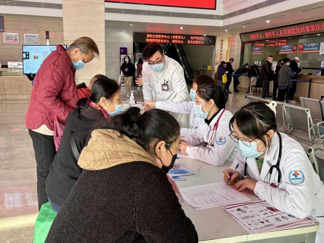 呼吸不畅？别轻视！成都双楠医院慢阻肺日义诊守护市民肺健康医生